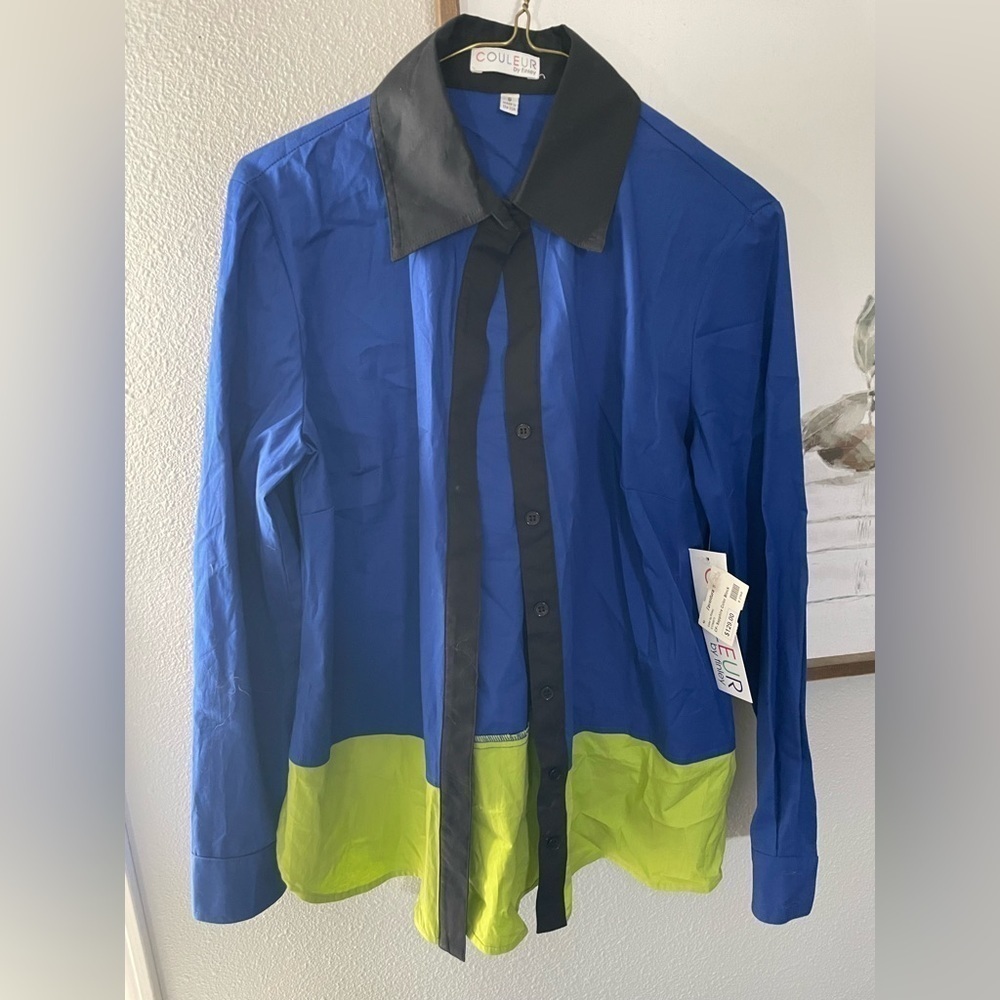 NWT Couleur colorblock button up